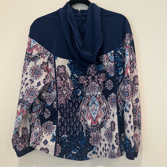 Chico’s Zenergy Floral Hooded Jacket Women’s Size L Full Zip Lightweight Pockets - Picture 2 of 8